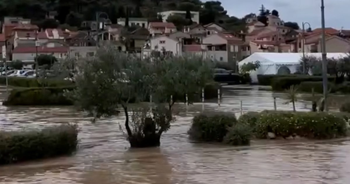 VIDEO I FOTO Tribunj potopljen, stiže drugi val pljuska. "Uzmite vreće i pijesak"
