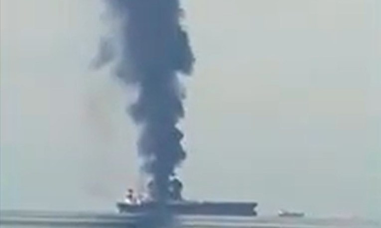 Gori tanker u blizini Ujedinjenih Arapskih Emirata, mornari spašeni