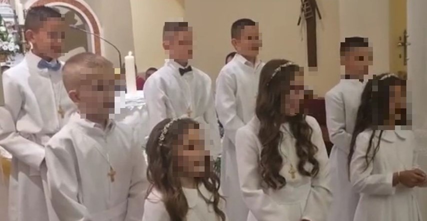 Dalmatinski prvopričesnici na misi zapjevali: Isuse na nebesu, pomozi bijelom dresu