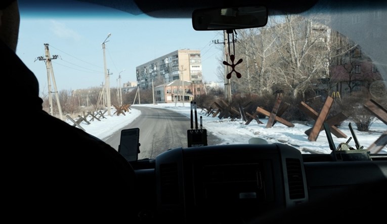 Rusi tvrde da su zauzeli selo kod strateški važnog grada, Ukrajinci sve odbacuju