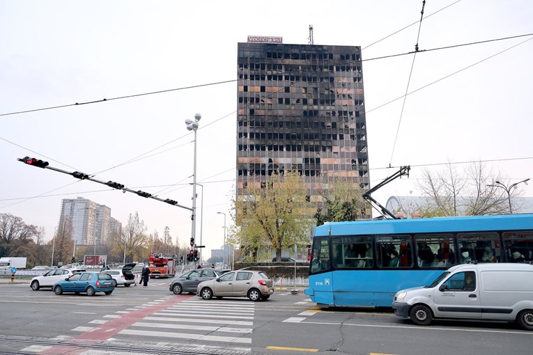 SDP-ovac: Kako je moguće da grupa ljudi satima hoda po Vjesnikovom neboderu?