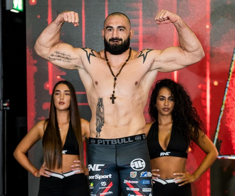 Šokantna završnica na FNC-u. Poljski veteran skoro slomio ruku hrvatskom teškašu