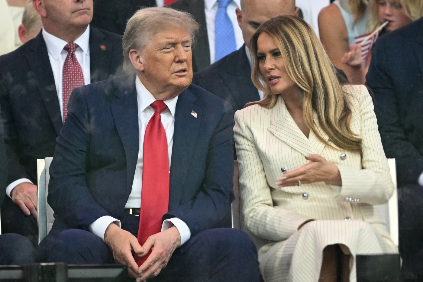 Čitač s usana otkrio koji nadimak Trump ima za Melaniju dok su pričali na paradi