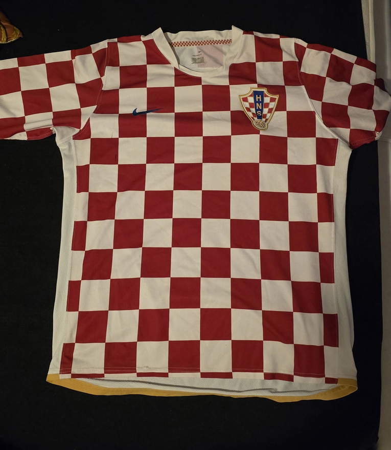 Na prodaju dres s potpisima Modrića i Dalića, pogledajte cijenu