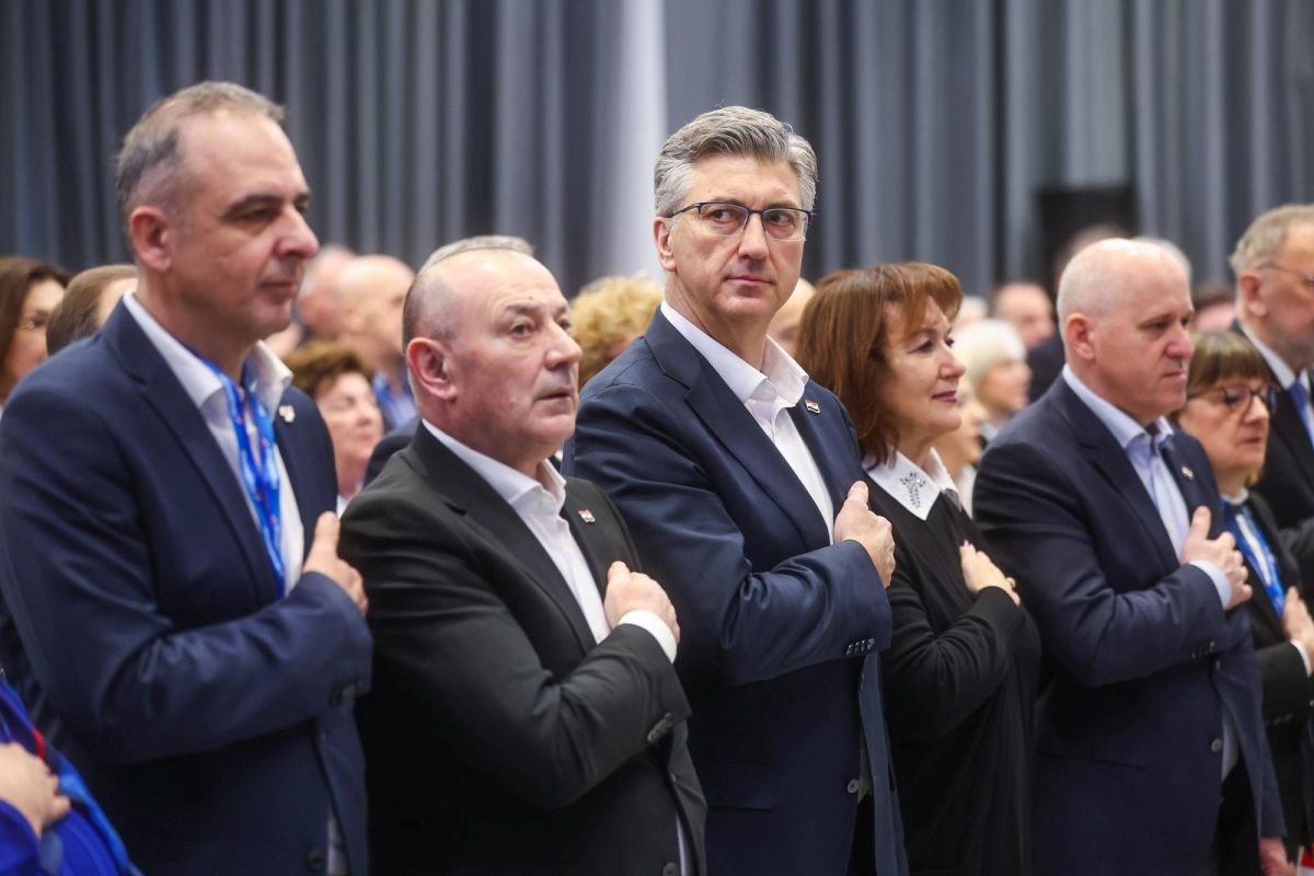 Plenković: Svijet je u tektonskim promjenama, a Hrvatska se bavi kavicama. Patetično
