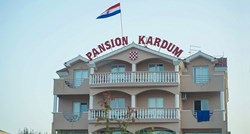 Gadosti Jadrana: Nakaradni pansion u Bibinju goste privlači prvim bijelim poljem