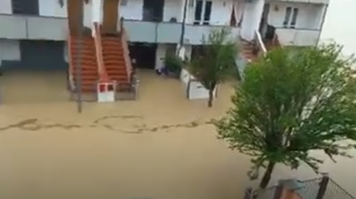 Ogromne poplave i u Italiji. Stotine evakuiranih, klizišta, zaglavljeni auti...