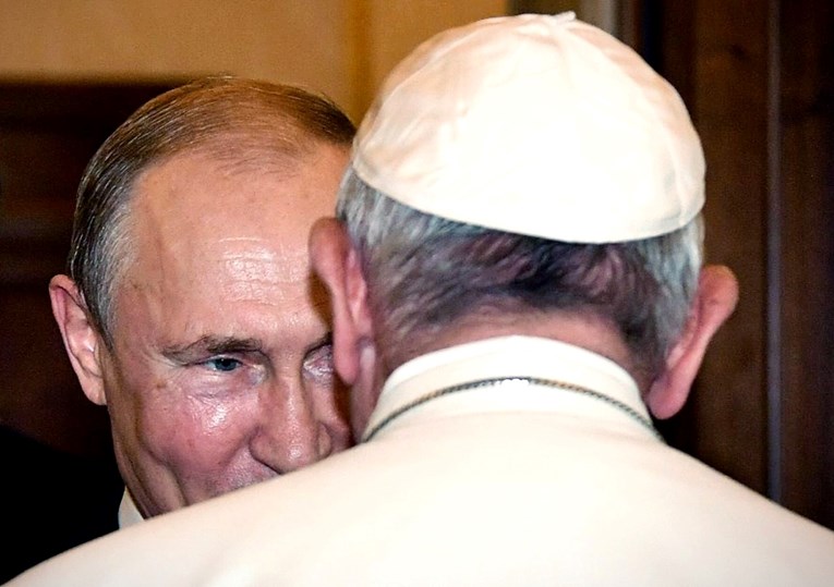Papa: Zašto ne kritiziram Ruse i Putina? Najokrutniji nisu Rusi, nego Čečeni