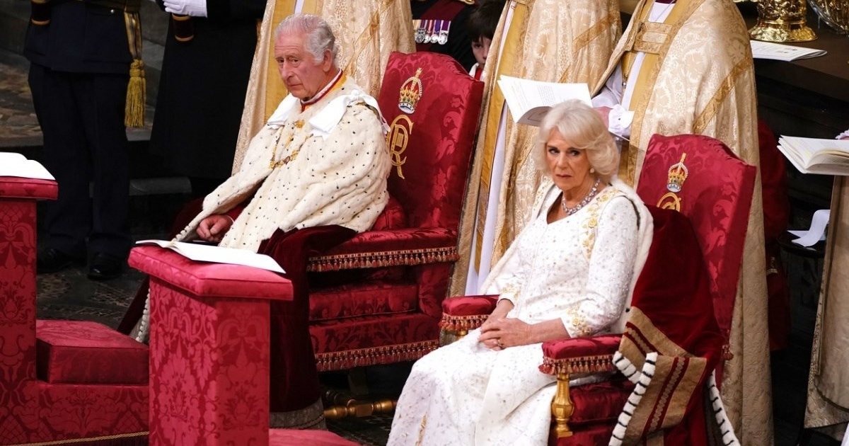 Nosili im plašteve: Evo kako su Charles i Camilla izgledali na krunidbi