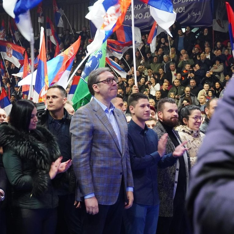 Novinari najavili da će bojkotirati Vučića dok se "primjereno ne ispriča"