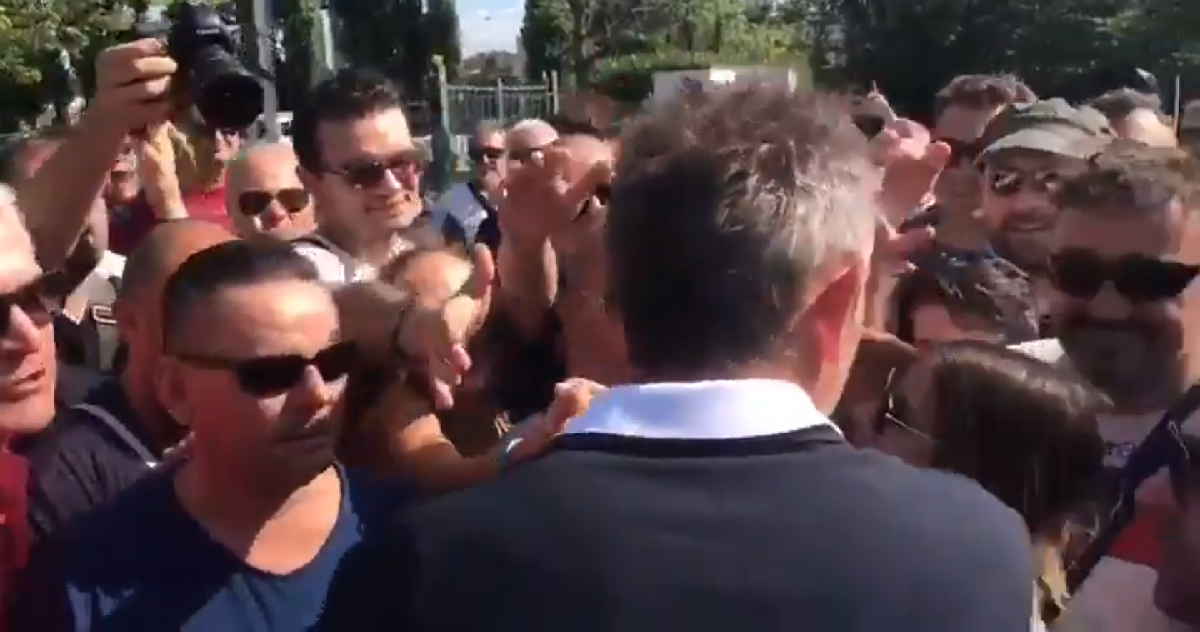 VIDEO Navijači iznenadili Mihajlovića nakon što je otkrio da ima leukemiju