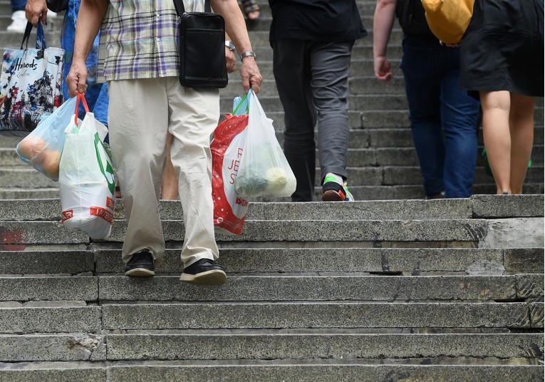 Hrvati opet troše više plastičnih vrećica. Udruge: Sustav ne funkcionira