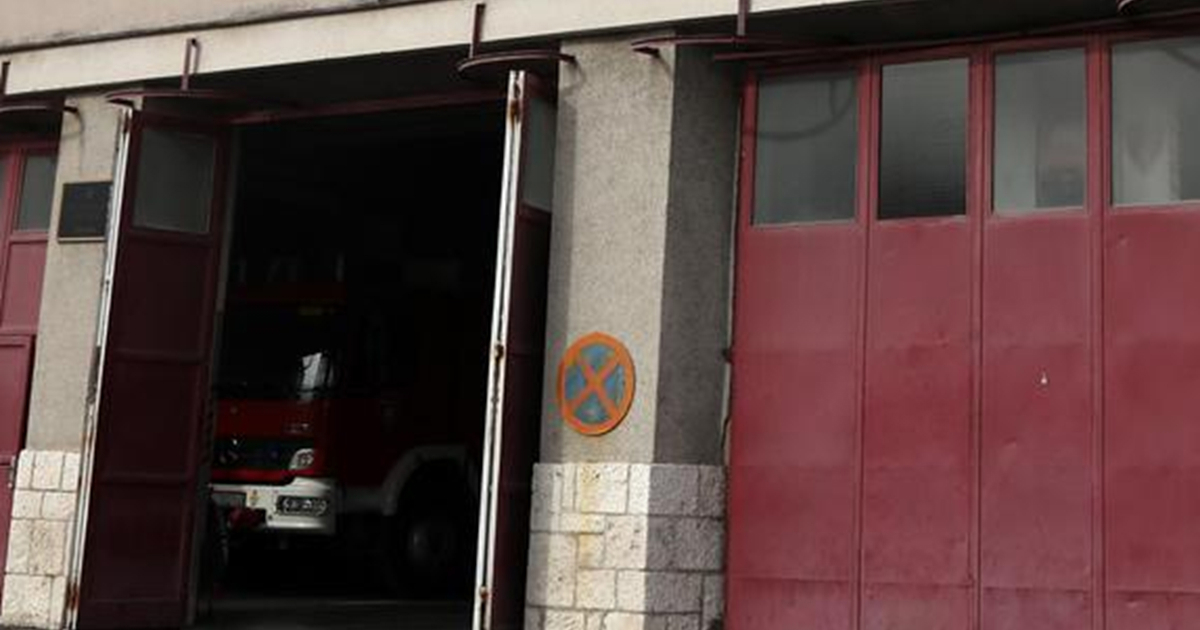Masovna tučnjava ispred vatrogasnog doma kod Karlovca. Sudjelovale i žene