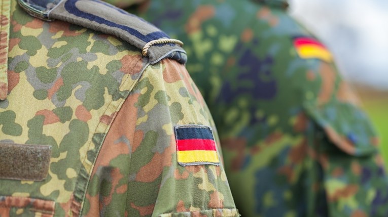 Njemačko ministarstvo poslalo vojnicima uniforme s natpisom "SS"