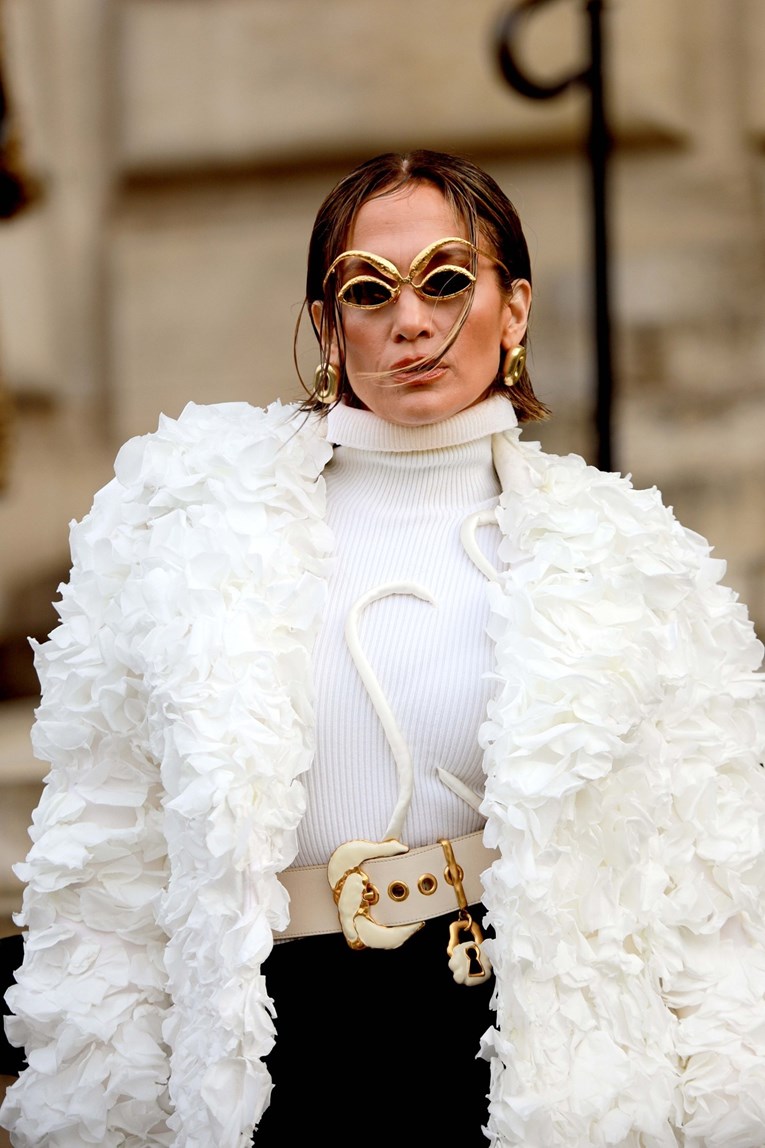 "Zastrašujuće": Jennifer Lopez privukla pažnju upečatljivim sunčanim naočalama