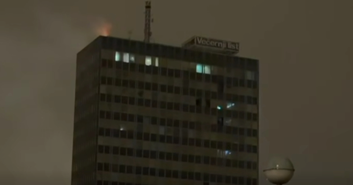 Širi se snimka požara u Vjesniku. Na njoj su plamen i svjetiljke koje se kreću