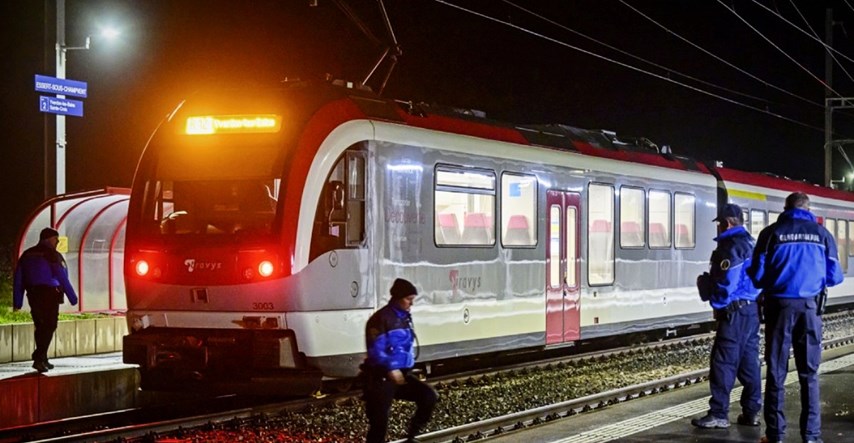 Iranac sa sjekirom i nožem držao 15 ljudi kao taoce u vlaku u Švicarskoj. Ubijen je