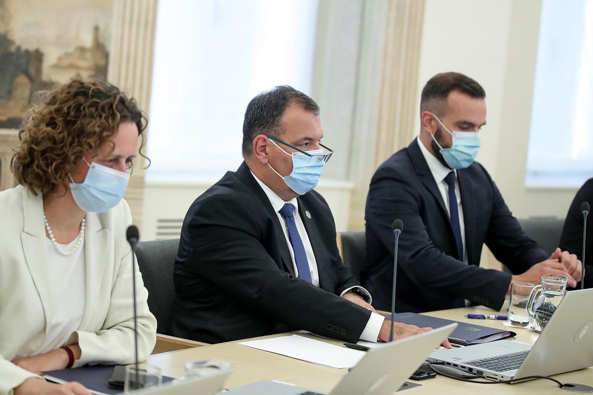 Beroš: Imamo 2634 aktivna slučaja korone, prilagođavamo se novoj situaciji