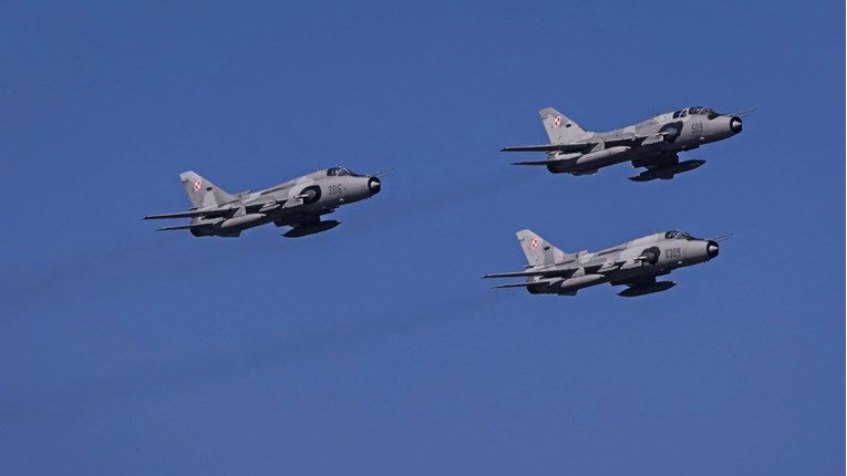 Poljska digla borbene avione