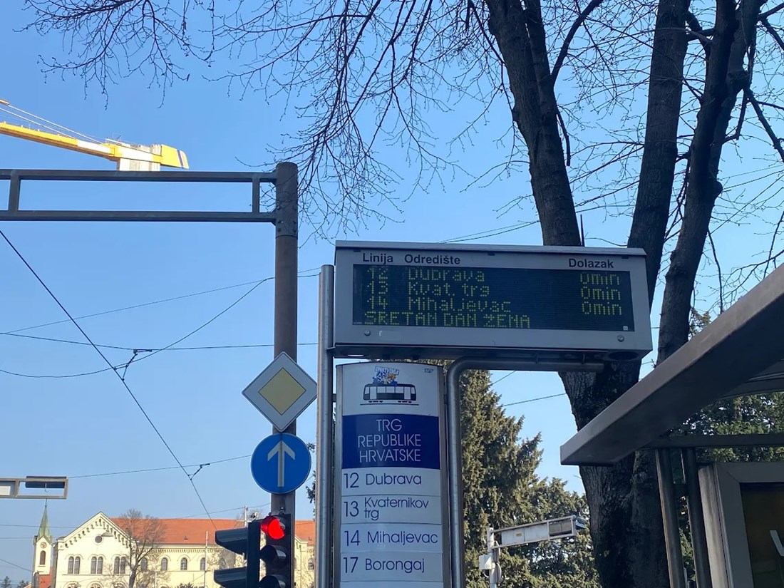 Poruka na tramvajskim stanicama oduševila Zagrepčanke 🥰