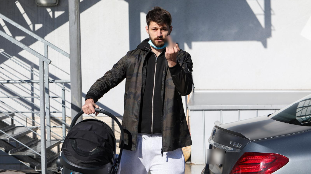 Petković je jučer odbrusio novinarki na aerodromu. Sjećate se što je napravio 2021.?