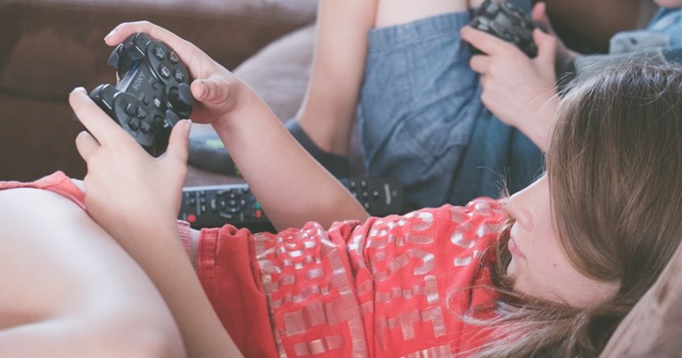 Savjet psihologa: "Umjesto da djeci branite videoigre, trebali biste ih i vi igrati"