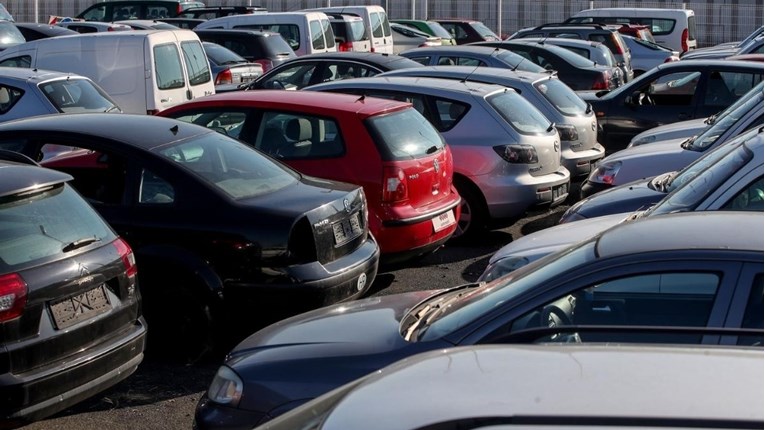 Vlasnik petrinjske firme na uvozu automobila utajio milijun kuna poreza