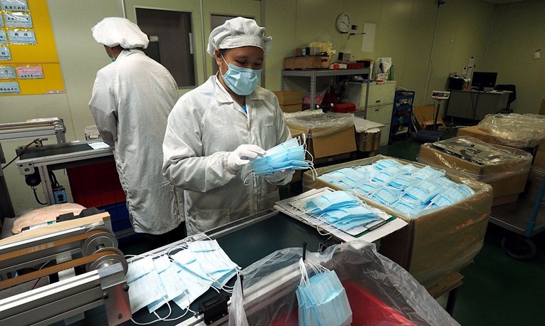 UNICEF poslao šest tona zaštitnih maski i odijela u Kinu