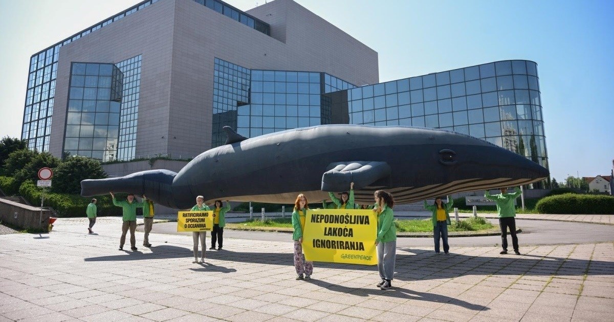 VIDEO Greenpeace postavio kita ispred NSK u Zagrebu