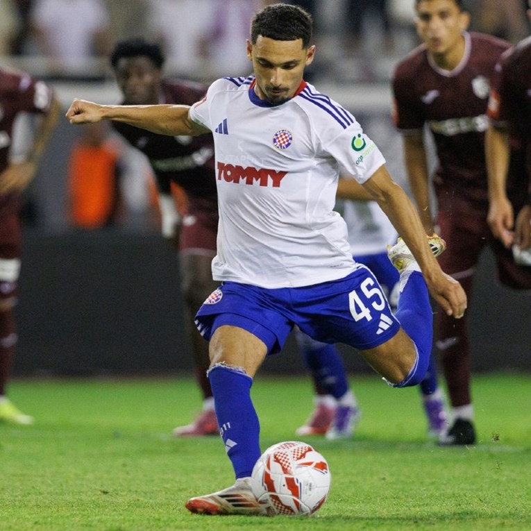 Benrahou pred odlaskom iz Hajduka. Nalazi se na liječničkom pregledu