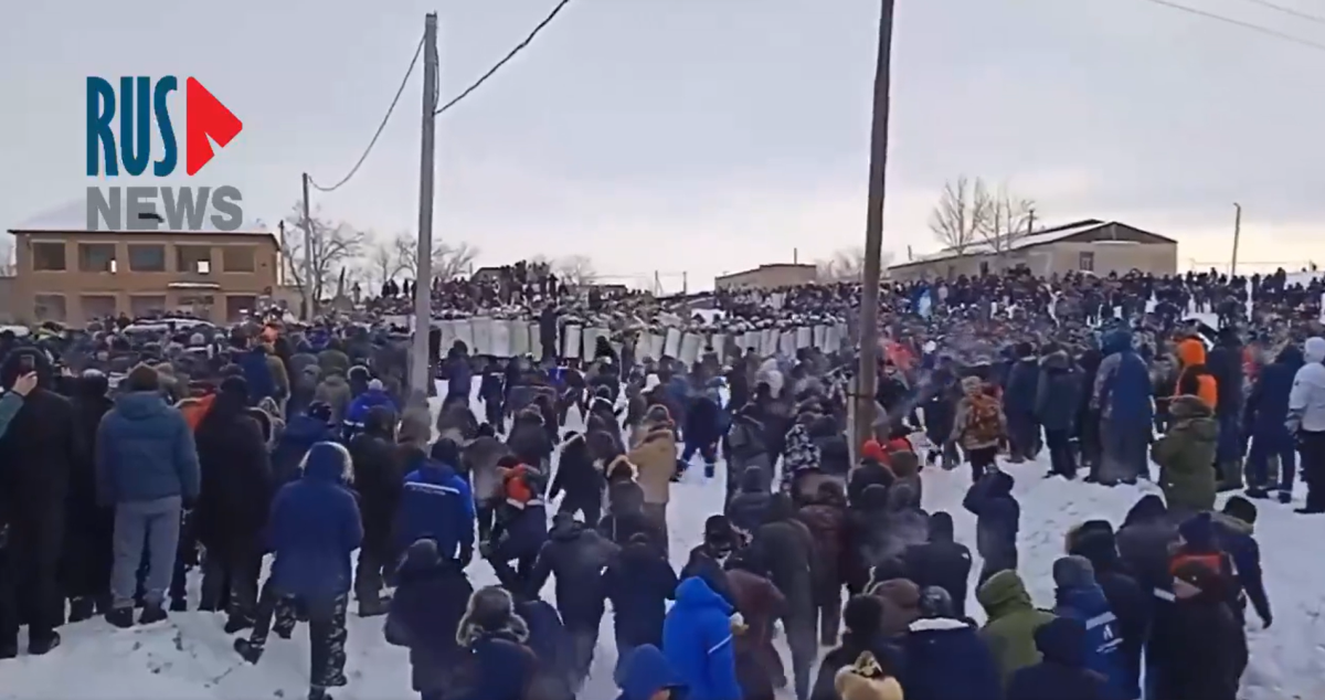 VIDEO Izbili neredi u Rusiji: Stotine ljudi nasrnule na policiju, bačen suzavac