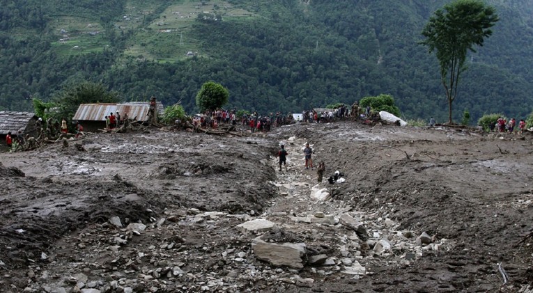 Najmanje 17 mrtvih nakon klizišta u Nepalu