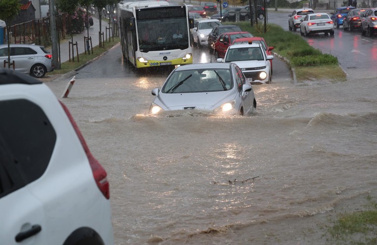 Dio obale u narančastom, DHMZ upozorava na jako nevrijeme