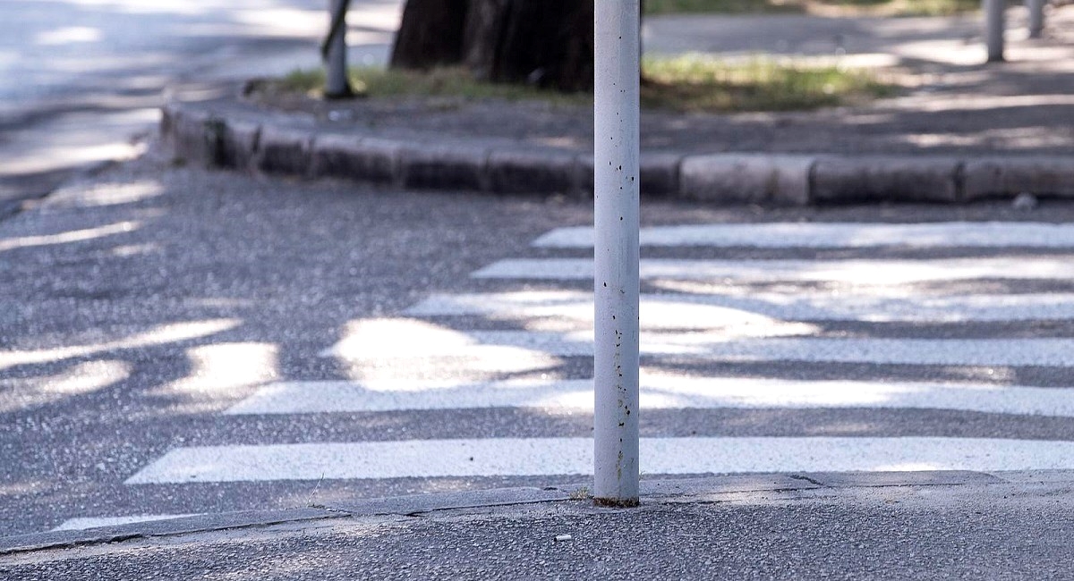 Kod Kutine naletio na dijete na zebri, dijete se bori za život