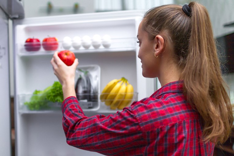 Kuhari upozoravaju: Šest namirnica ne smijete držati u vratima hladnjaka