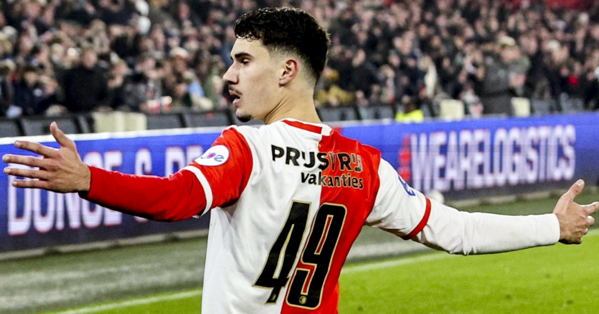 VIDEO Van Persie uveo sina u igru. Uslijedio je pogodak petom pa škaricama