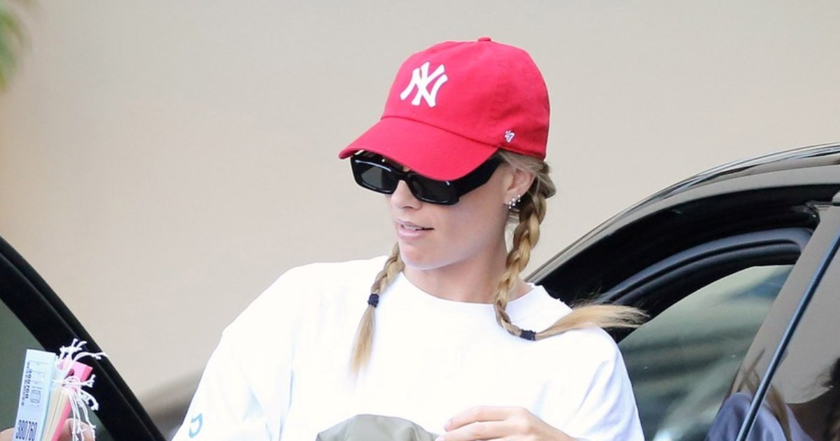 Margot Robbie u sportskom izdanju nosi tenisice koje su obilježile 2025.