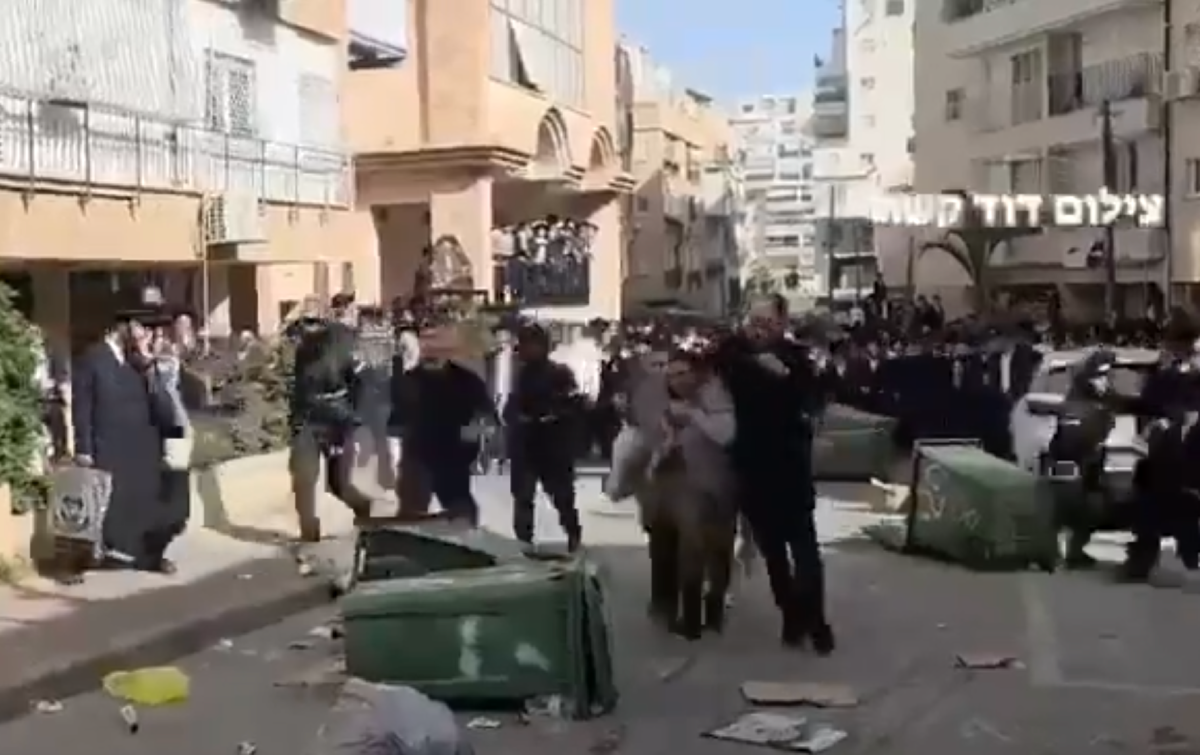 VIDEO Ultraortodoksni Židovi napali vojnikinje u Izraelu. Spasila ih policija