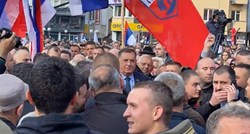 Tisuće na skupu potpore Dodiku, pjevali "Schmidte, ubit će te lole vrljikama"