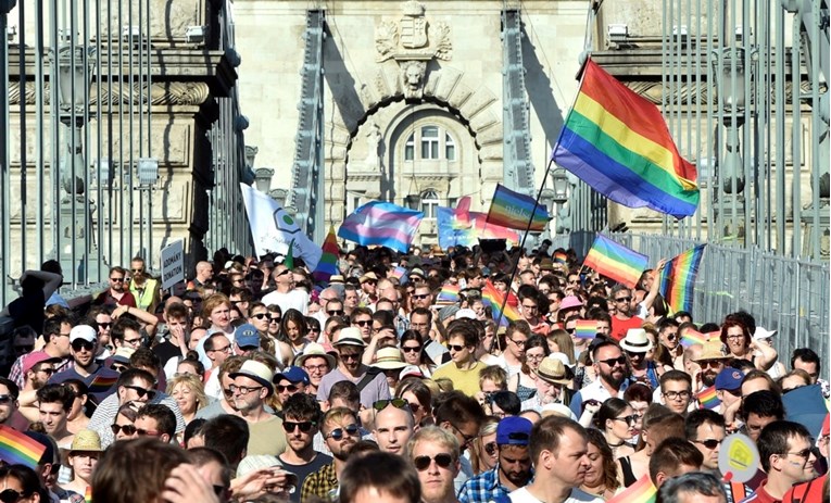 EU upozorava Mađarsku zbog prijedloga zakona koji diskriminira LGBTIQ osobe