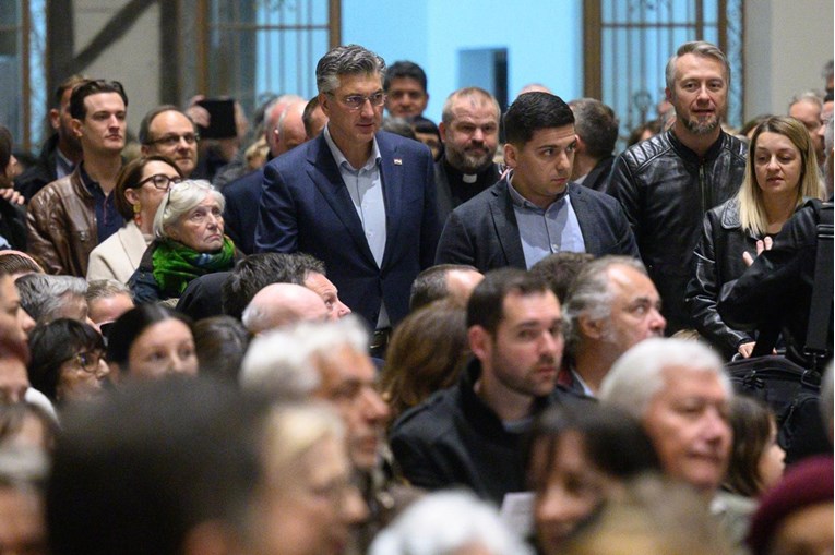 Plenković na koncertu u obnovljenoj bazilici u Zagrebu. Uz njega i tri ministra