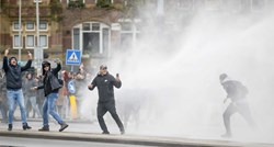 Prosvjedi protiv policijskog sata u Nizozemskoj: Tukli se s policijom, bilo i pljački