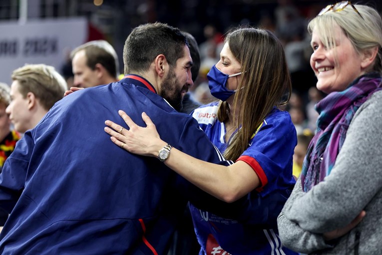 Nikola Karabatić nakon utakmice potrčao do partnerice Geraldine