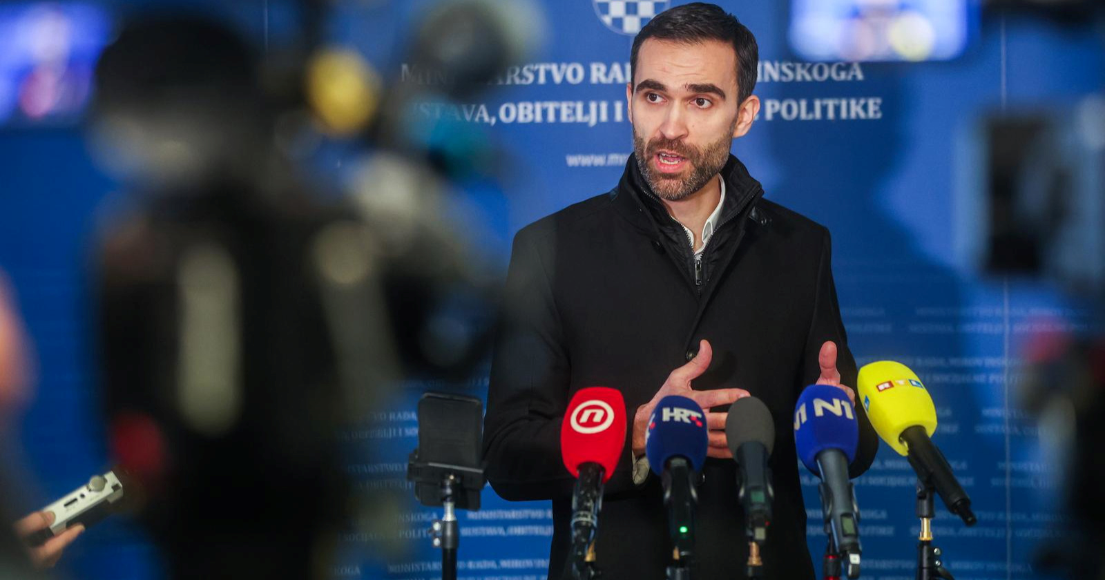 Sindikati javnih službi: Ponuda Vlade je neprihvatljiva, pregovori nisu završili