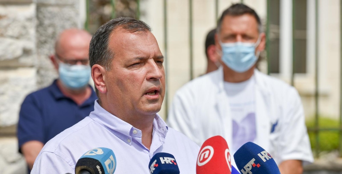 Beroš objasnio razliku broja oboljelih po županijskim stožerima i Nacionalnom stožeru