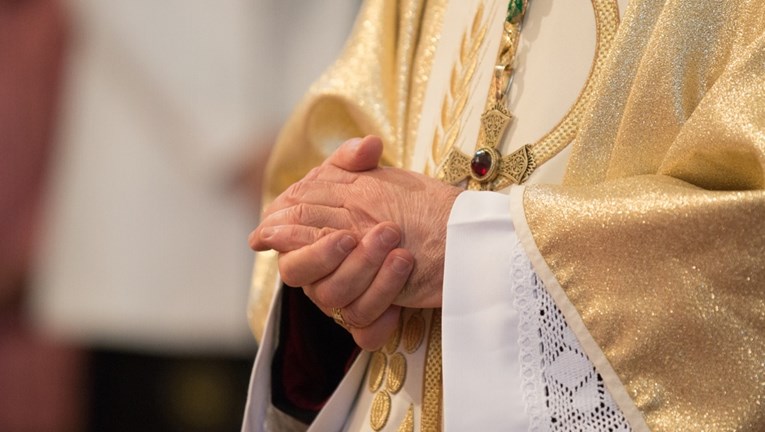 Katolički svećenik s Malte potrošio 150.000 eura na pornostranice: "Bio sam u krizi"