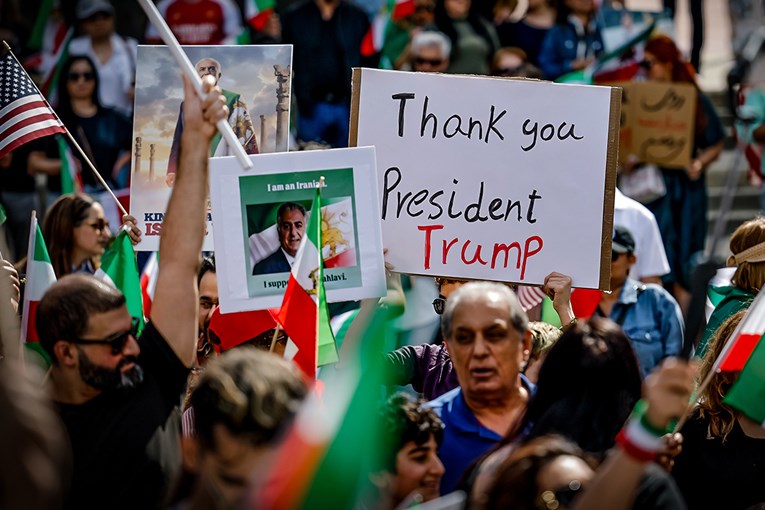 Što većina Iranaca želi - vjersku državu ili demokraciju?