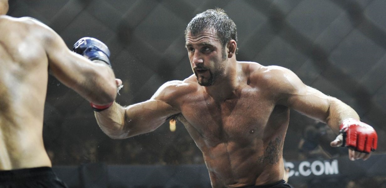 Bivši UFC-ov borac ubio djevojku pa tijelo odnio na krevet i prekrio plahtom