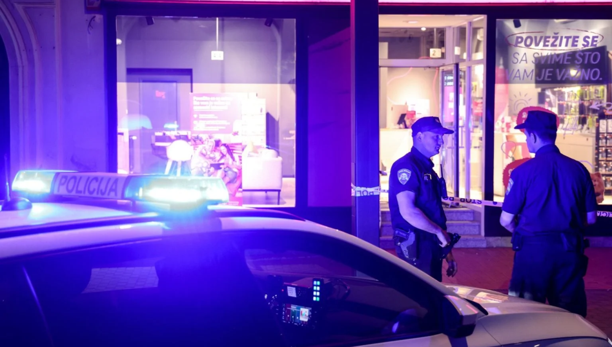 Pijana upala u poslovnicu u Koprivnici. Napala radnike i policajca, razbila staklo...