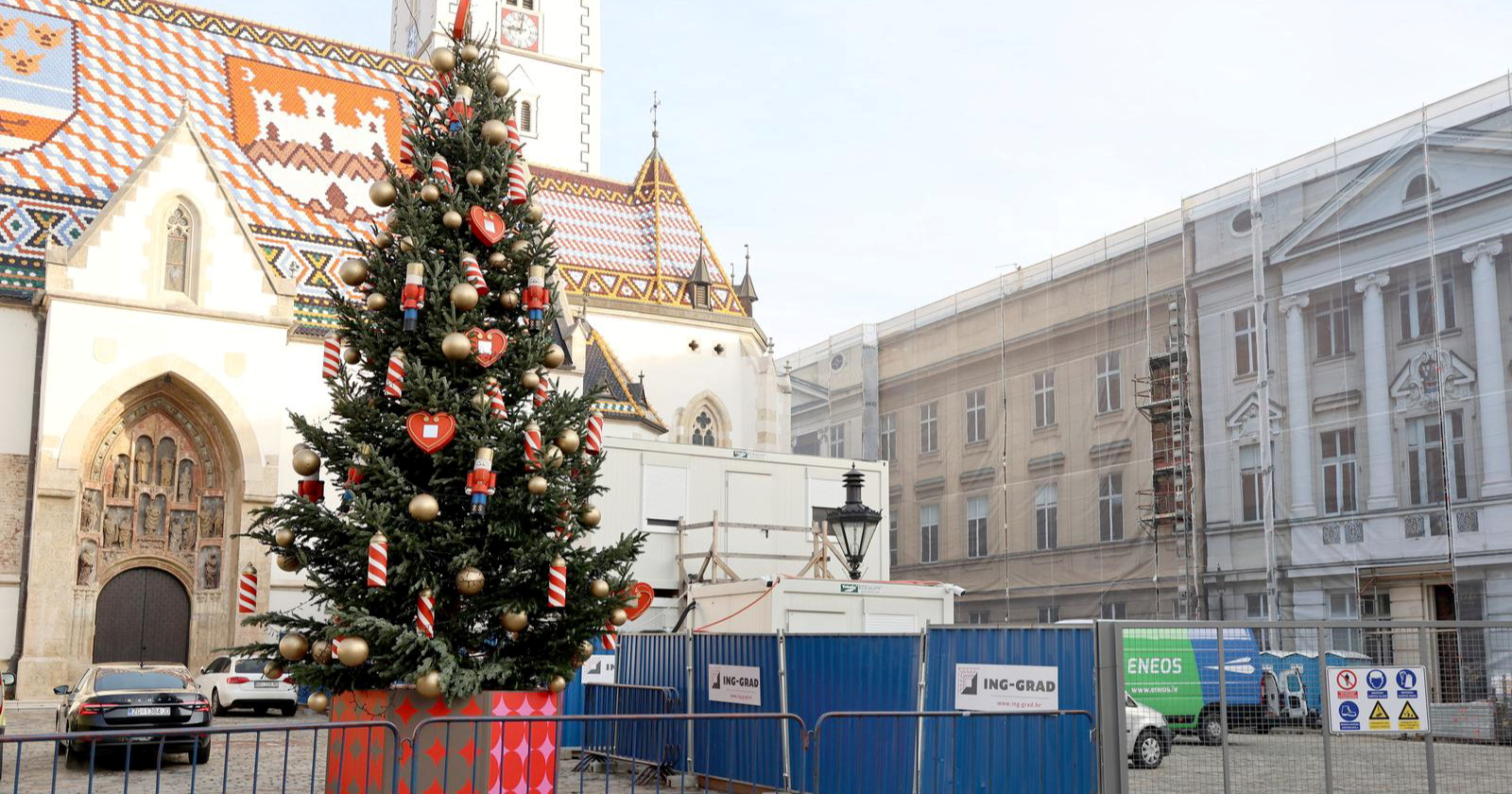 FOTO Najusamljenije zagrebačko božićno drvce 😭